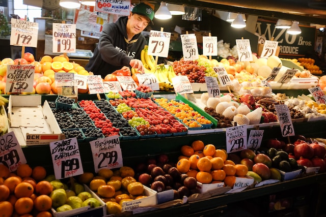 fruit shop business owner